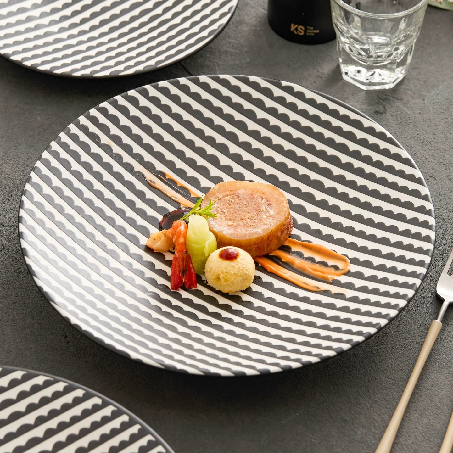 Luxury Black & White Wave Pattern Ceramic Dinner Plate – 8.25" / 10.75" / 12"