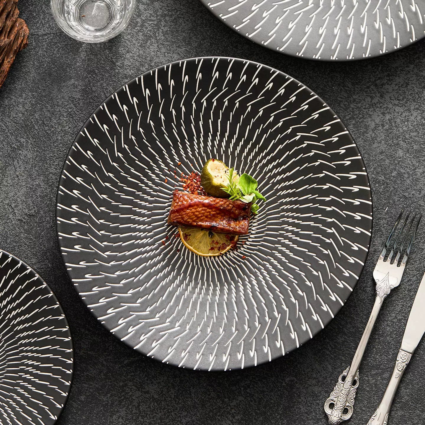 Radiant Pattern Ceramic Dinner Plate – Black & White Minimal Art Tableware