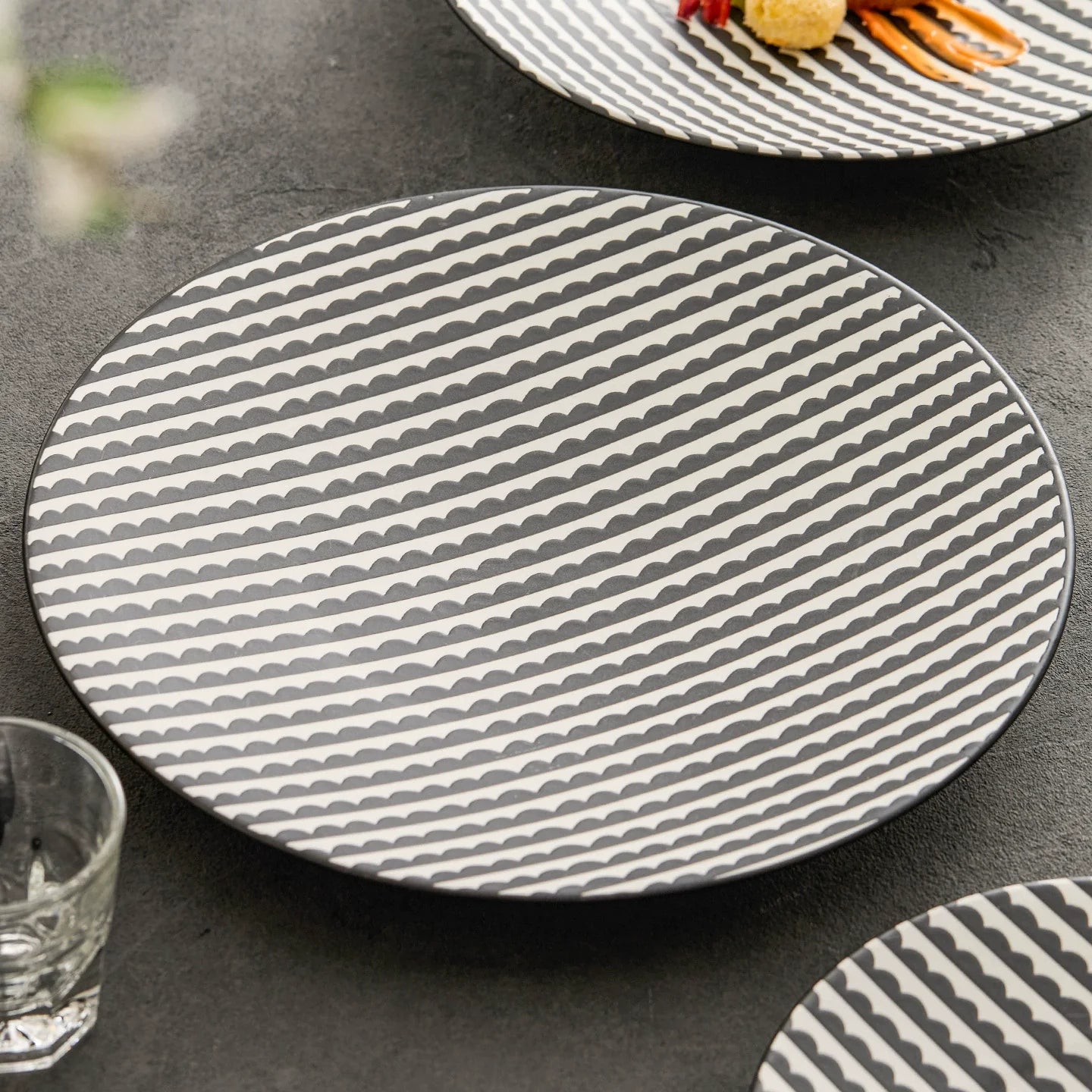 Luxury Black & White Wave Pattern Ceramic Dinner Plate – 8.25" / 10.75" / 12"